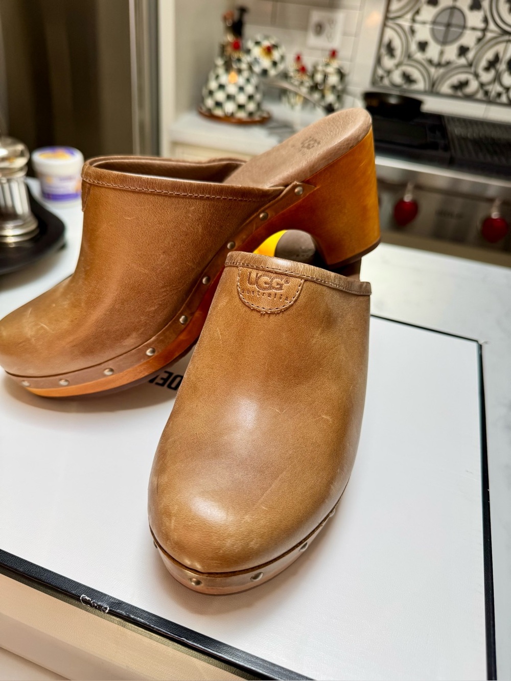 UGG Abbie 1951 Women's Tan Leather Clogs Size 8 - Picture 11 of 11